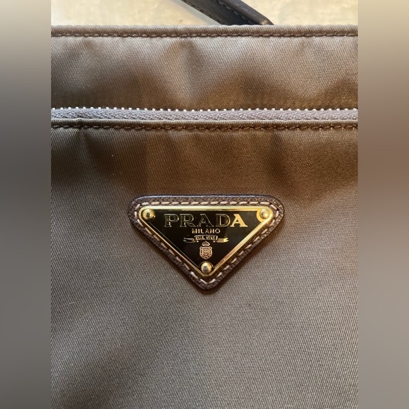 Authentic crossbody Prada nylon with leather strap and gold hardware - Picture 3 of 12